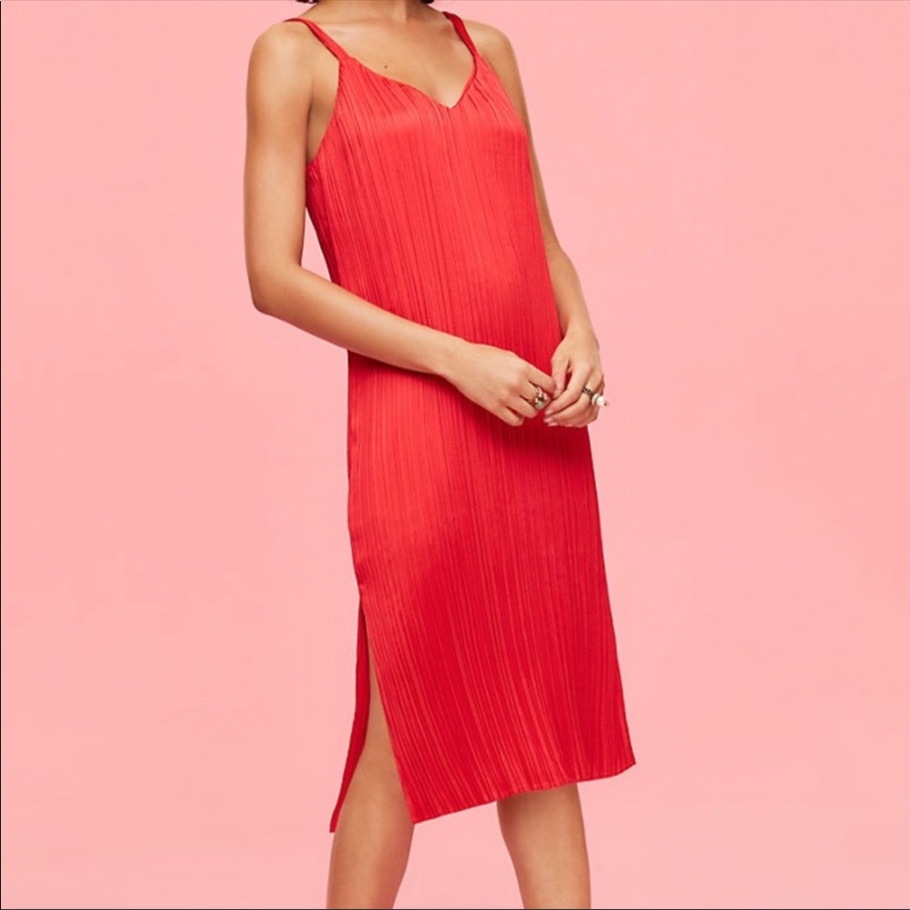 Aritzia little moon red pleated raphia midi dress